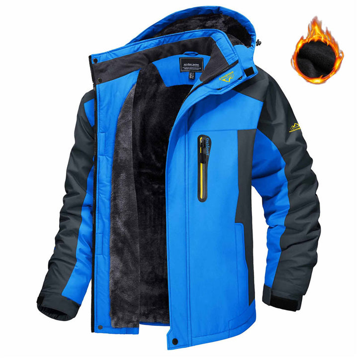 Man i parkas med huva och plyschfoder