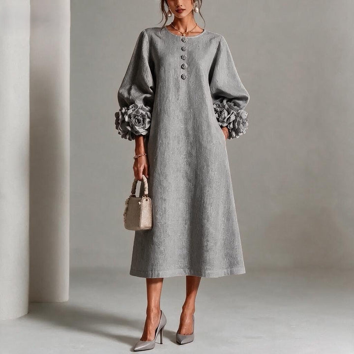 A-linjeklänning med puffärmar och blomdetaljer i fransk stil