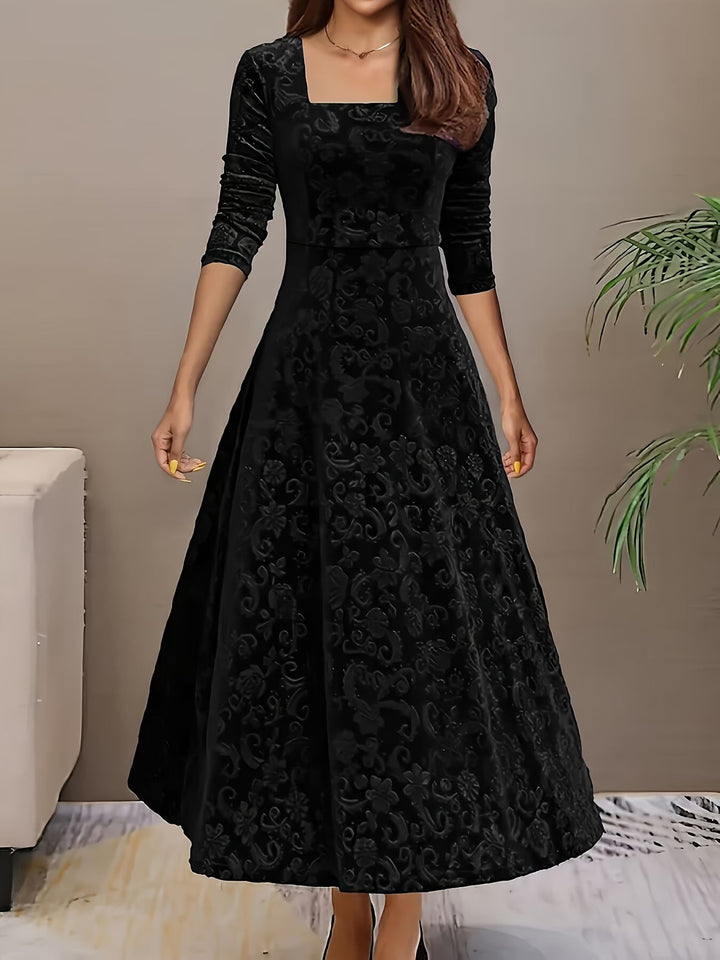 Renata | Elegant Klänning med Mellanlånga Ärmar och Blommönster