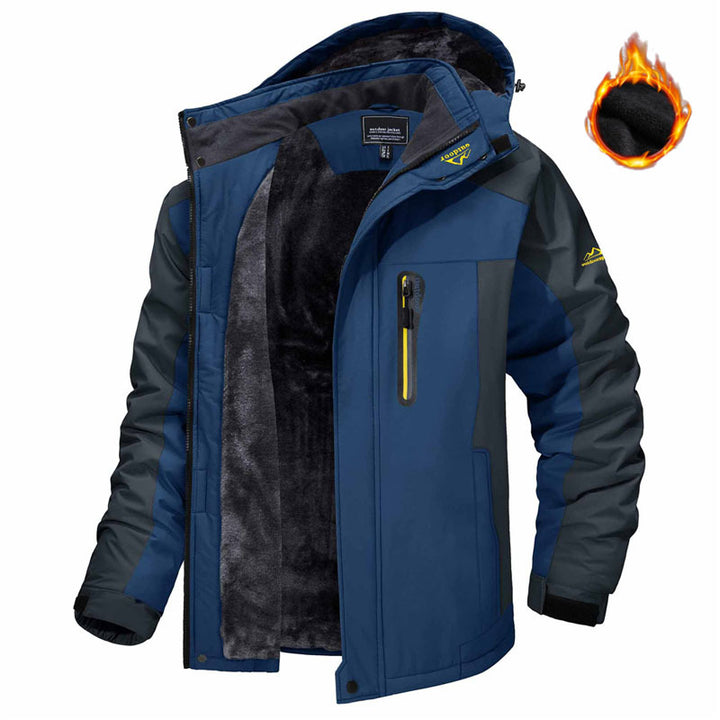 Man i parkas med huva och plyschfoder