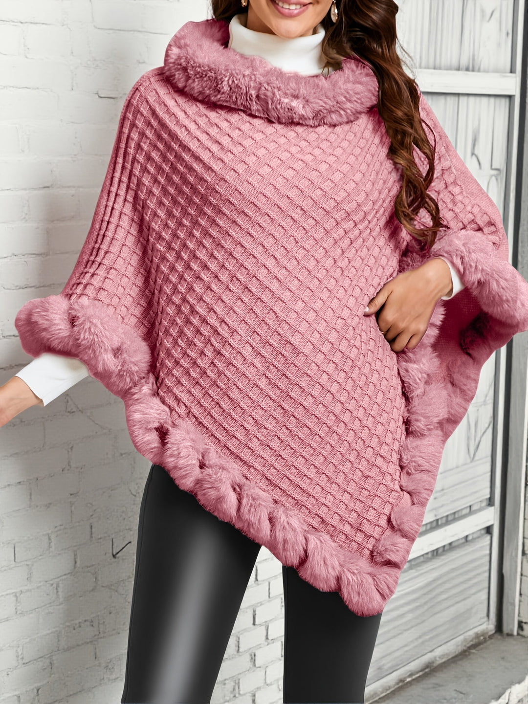 Rosabel | Mysig Poncho med Pälsdetaljer