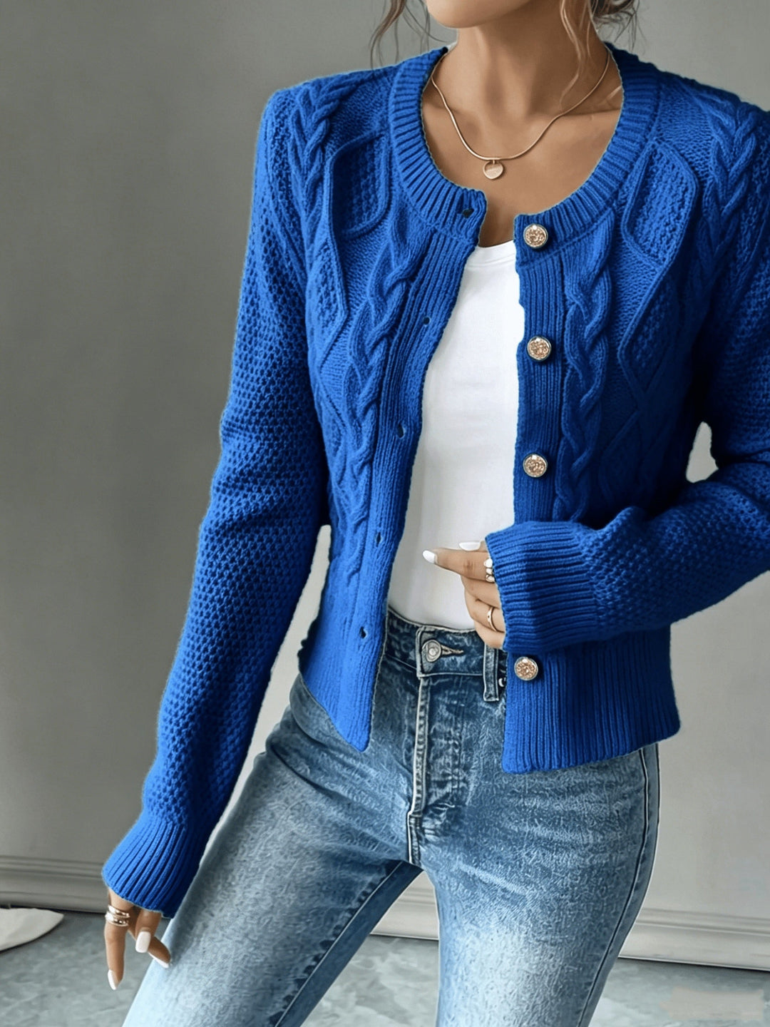 Cecilia | Kabelstickad Knapp-Front Kofta