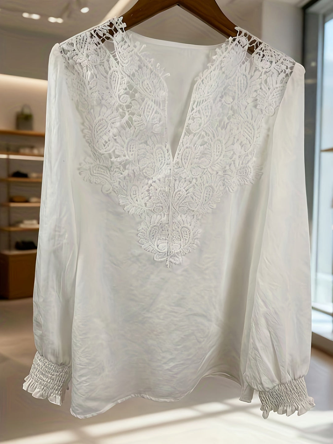 Harriet | Raffinerad Blus med Spetsdetaljer