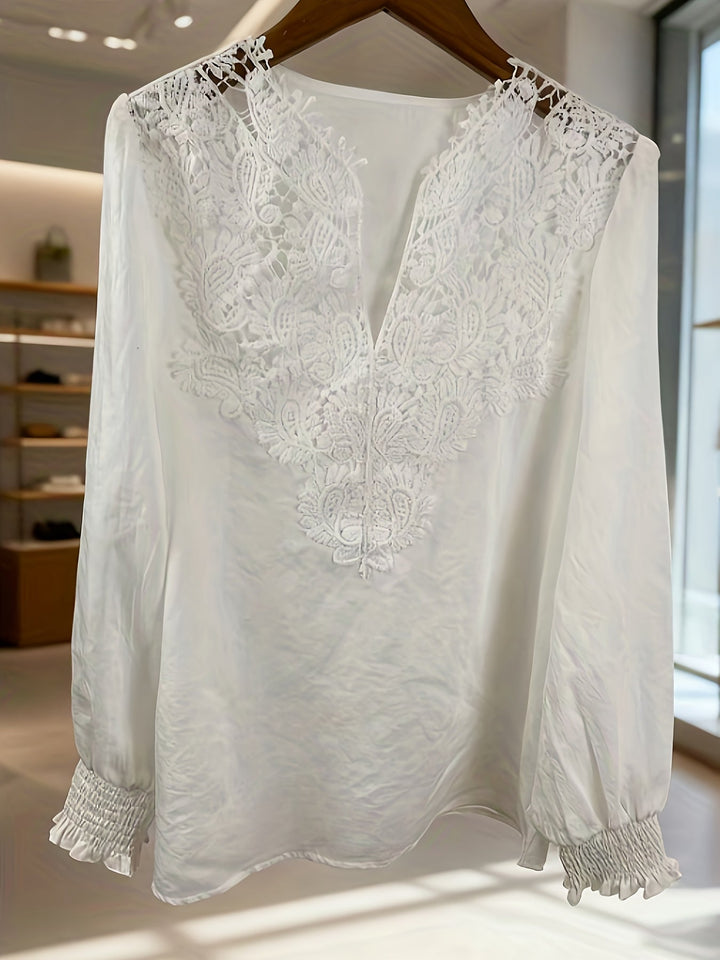 Harriet | Raffinerad Blus med Spetsdetaljer