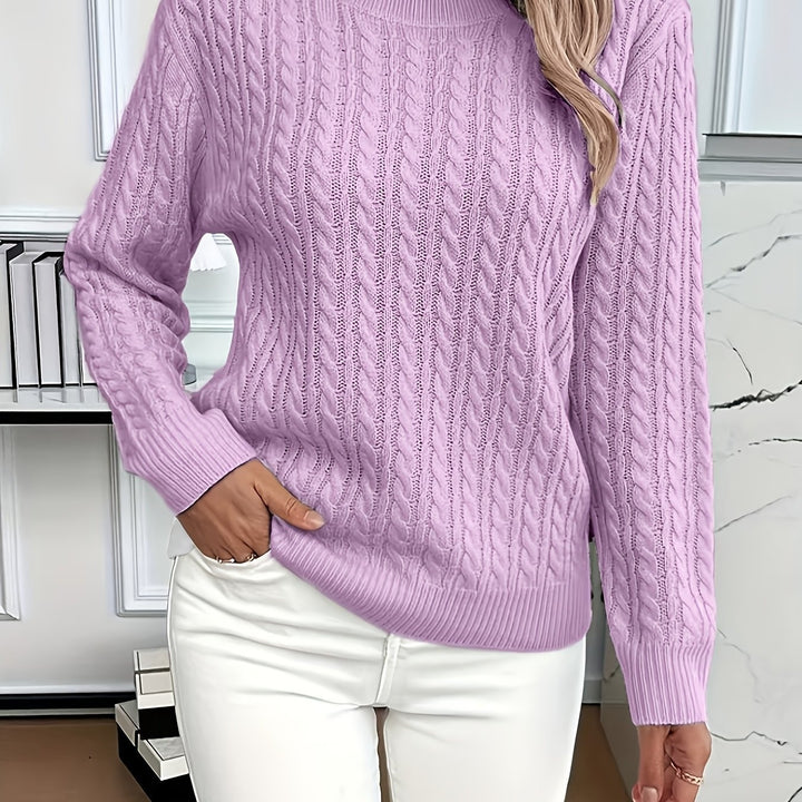 Stickad tröja med twistmönster och rund hals – elegant