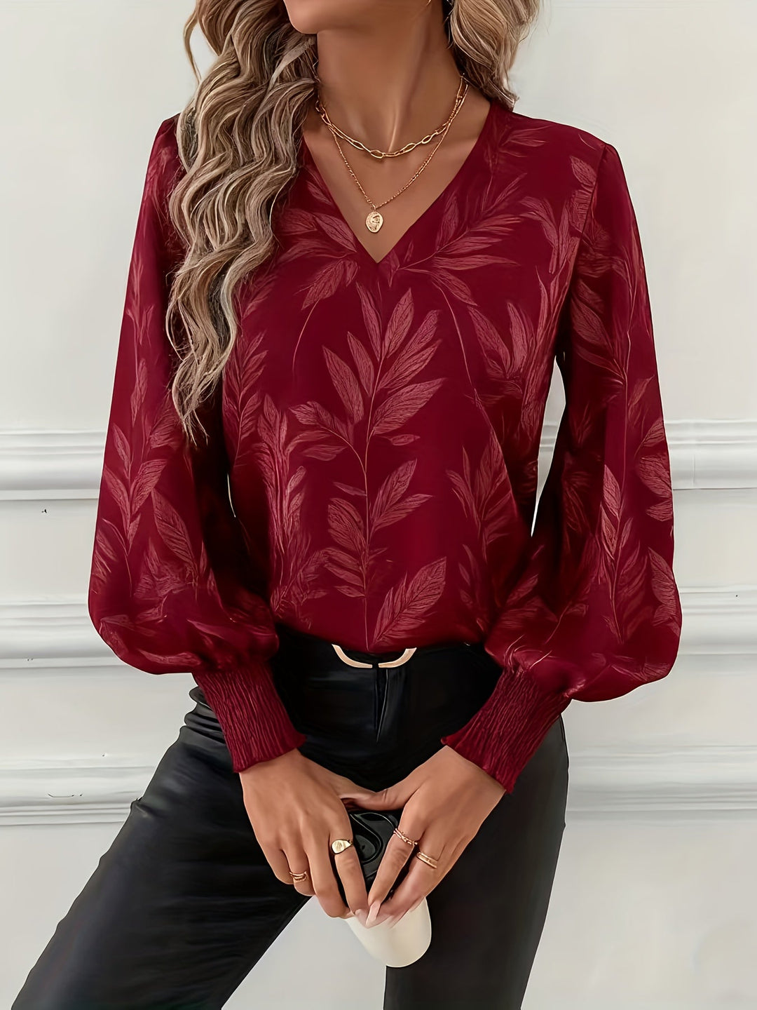 Lorna | Graciös V-ringad Blus med Lyktärmar