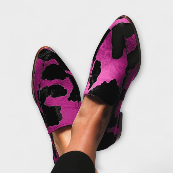 Paloma | Klassiska Cow Print Loafers