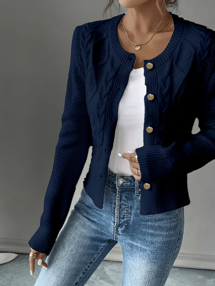 Cecilia | Kabelstickad Knapp-Front Kofta