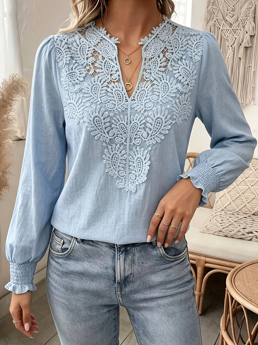 Harriet | Raffinerad Blus med Spetsdetaljer