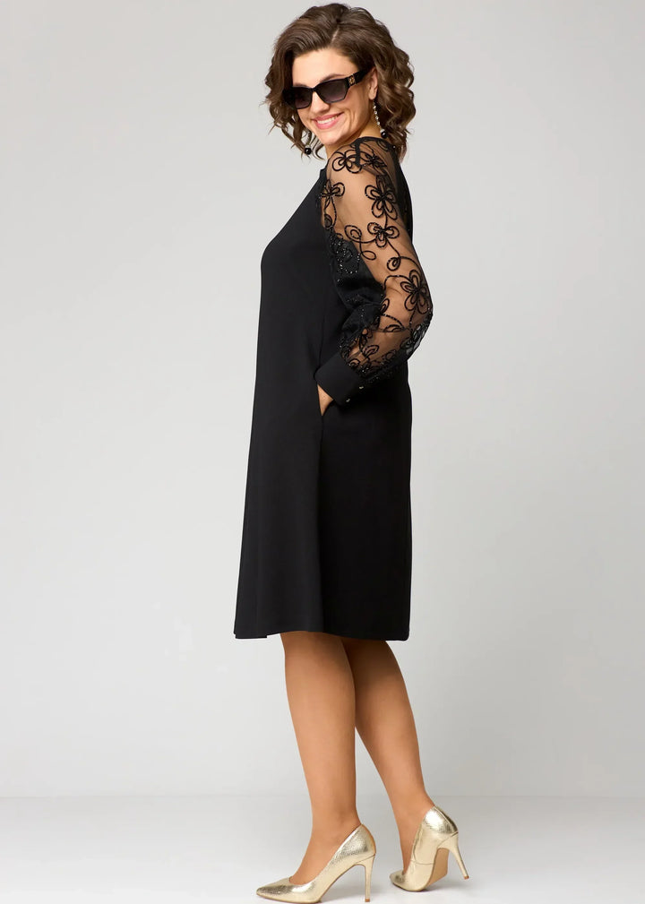 Fiona | Elegant Blommig Ärmlös Spetsklänning