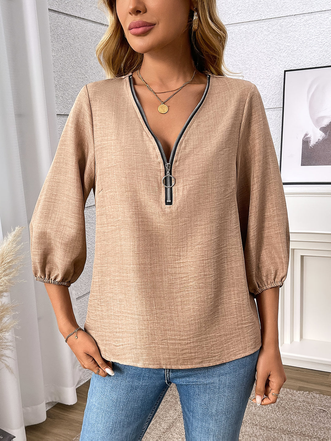 Elise | Zip-Front V-Neck Blus