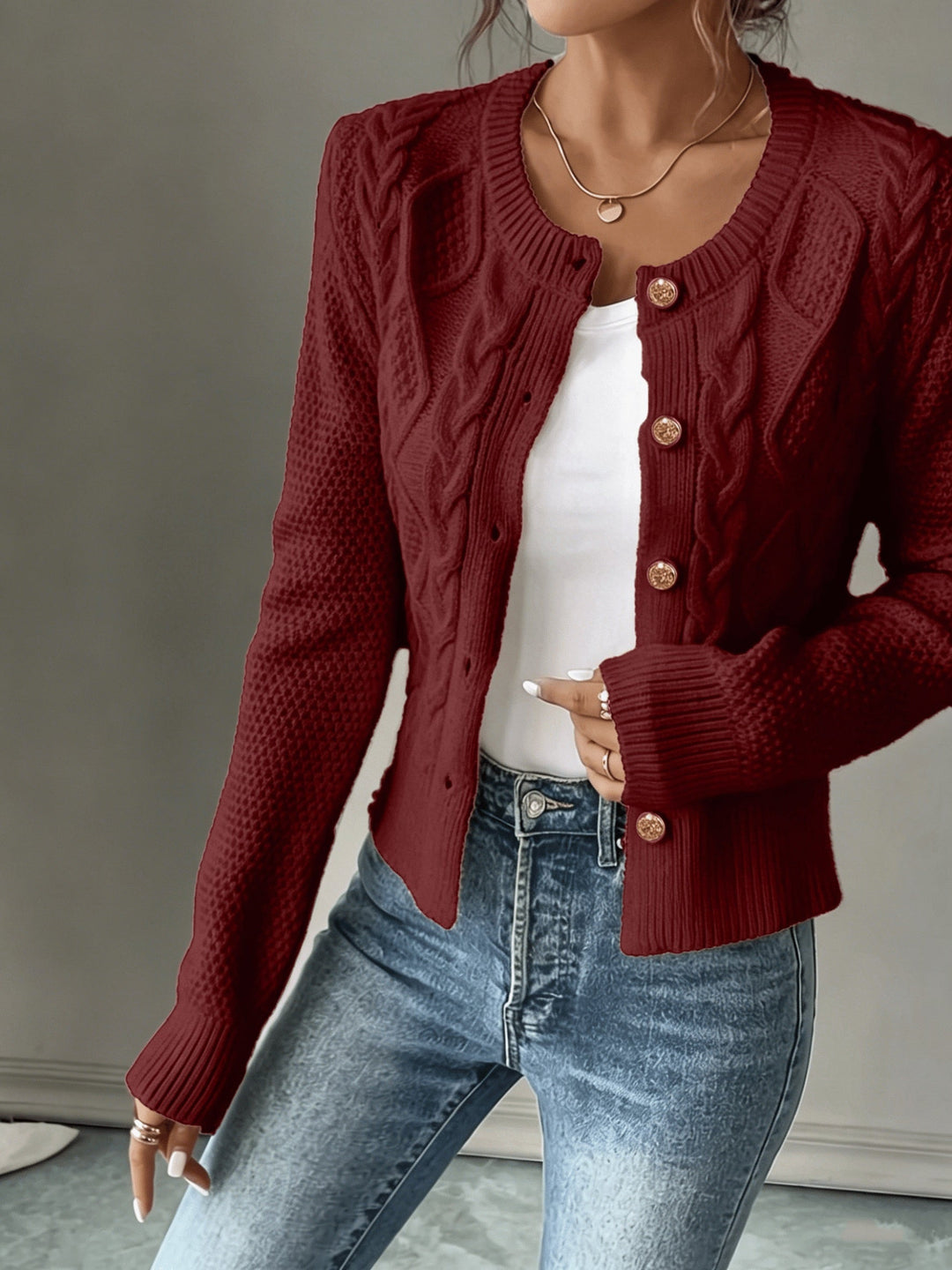 Cecilia | Kabelstickad Knapp-Front Kofta