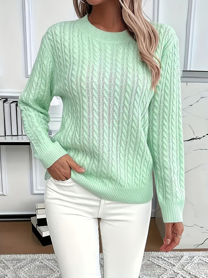 Stickad tröja med twistmönster och rund hals – elegant