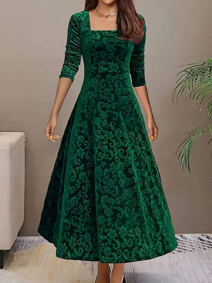 Renata | Elegant Klänning med Mellanlånga Ärmar och Blommönster