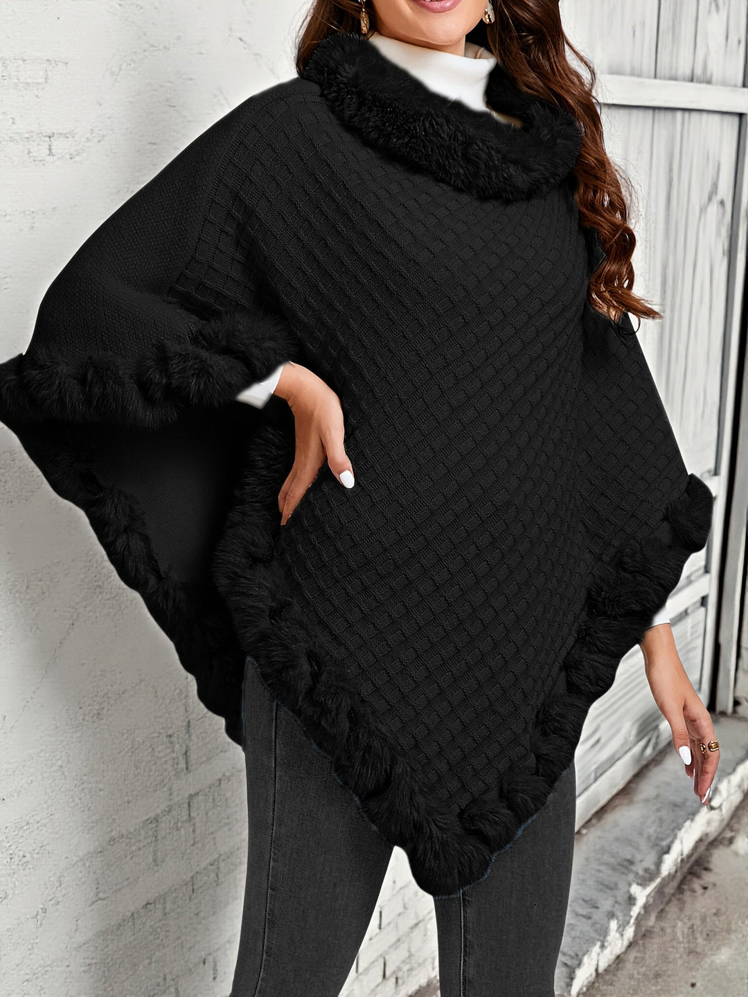 Rosabel | Mysig Poncho med Pälsdetaljer
