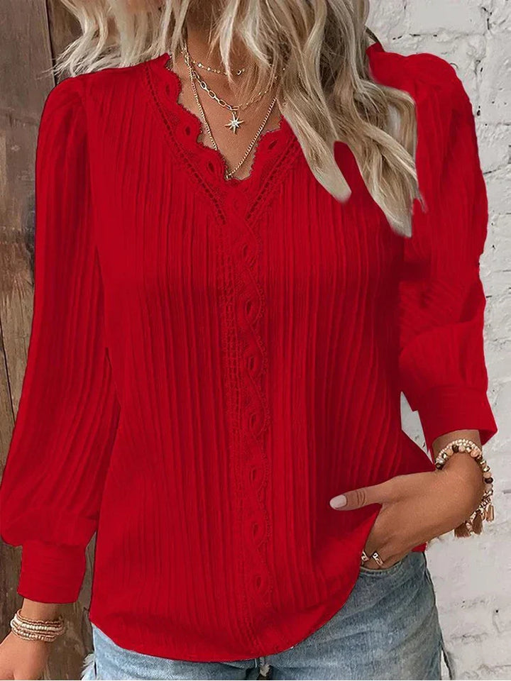 Rowena | Blus med spetsdetaljer och V-ringning