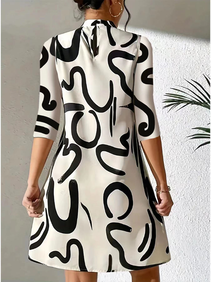 Romilly | Elegant Klänning med Rund Hals