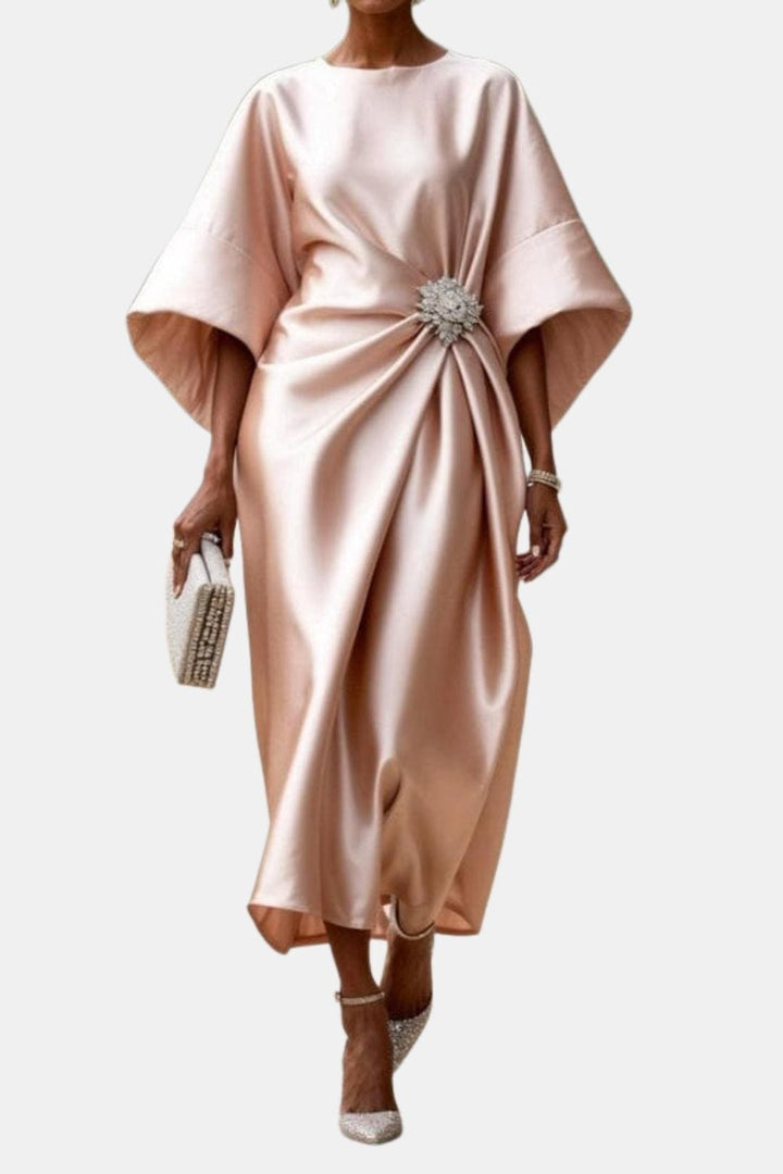 Naomi | Elegant Klänning med Vida Ärmar i Satin