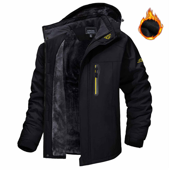 Man i parkas med huva och plyschfoder