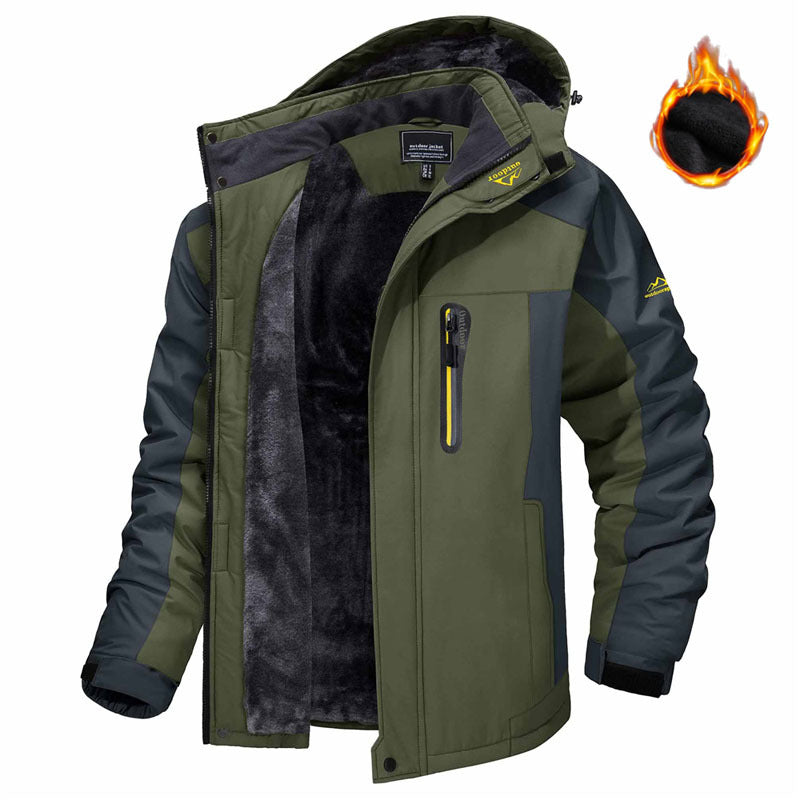 Man i parkas med huva och plyschfoder