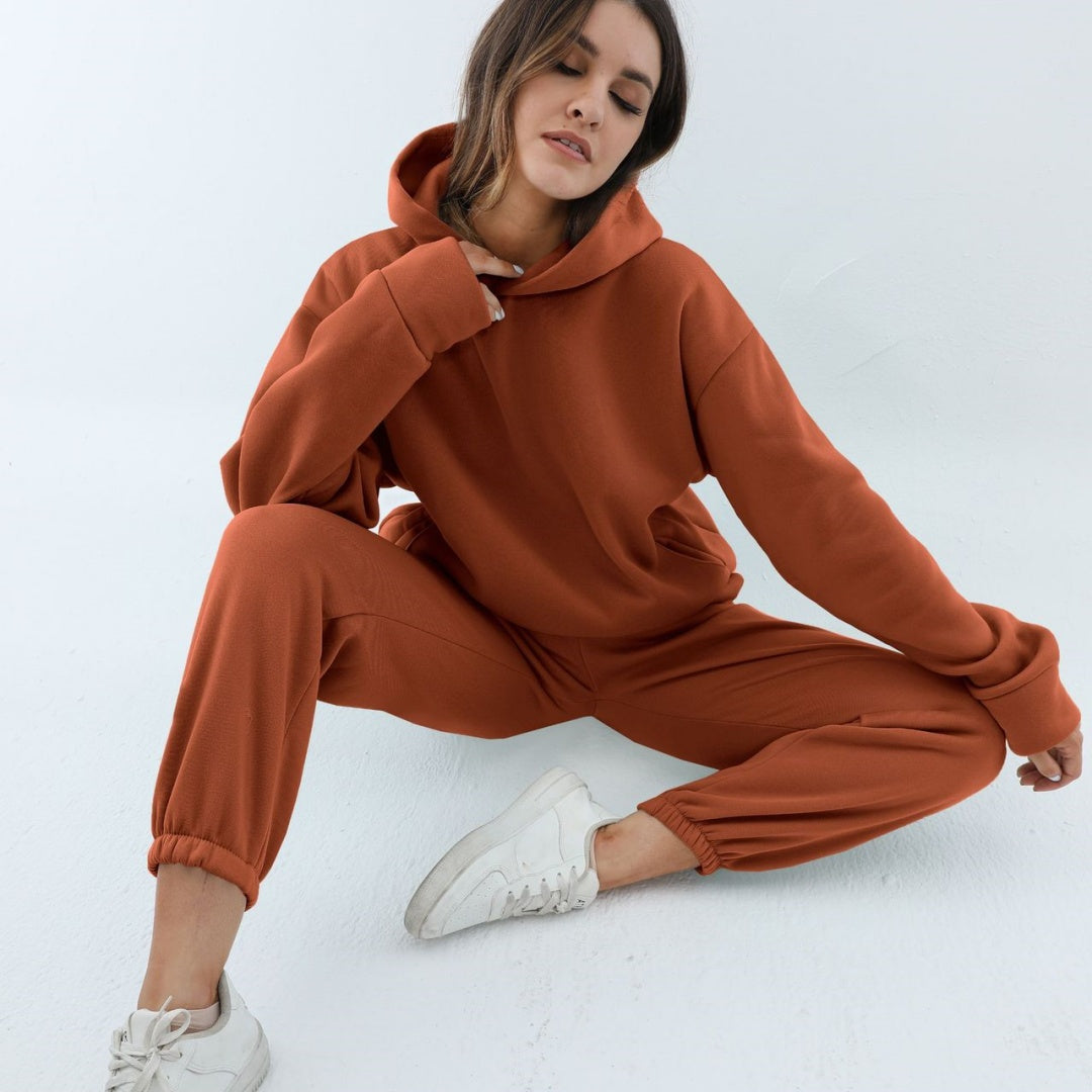 Mjukisset dam med huva – stickad hoodie och byxor, 15 färger