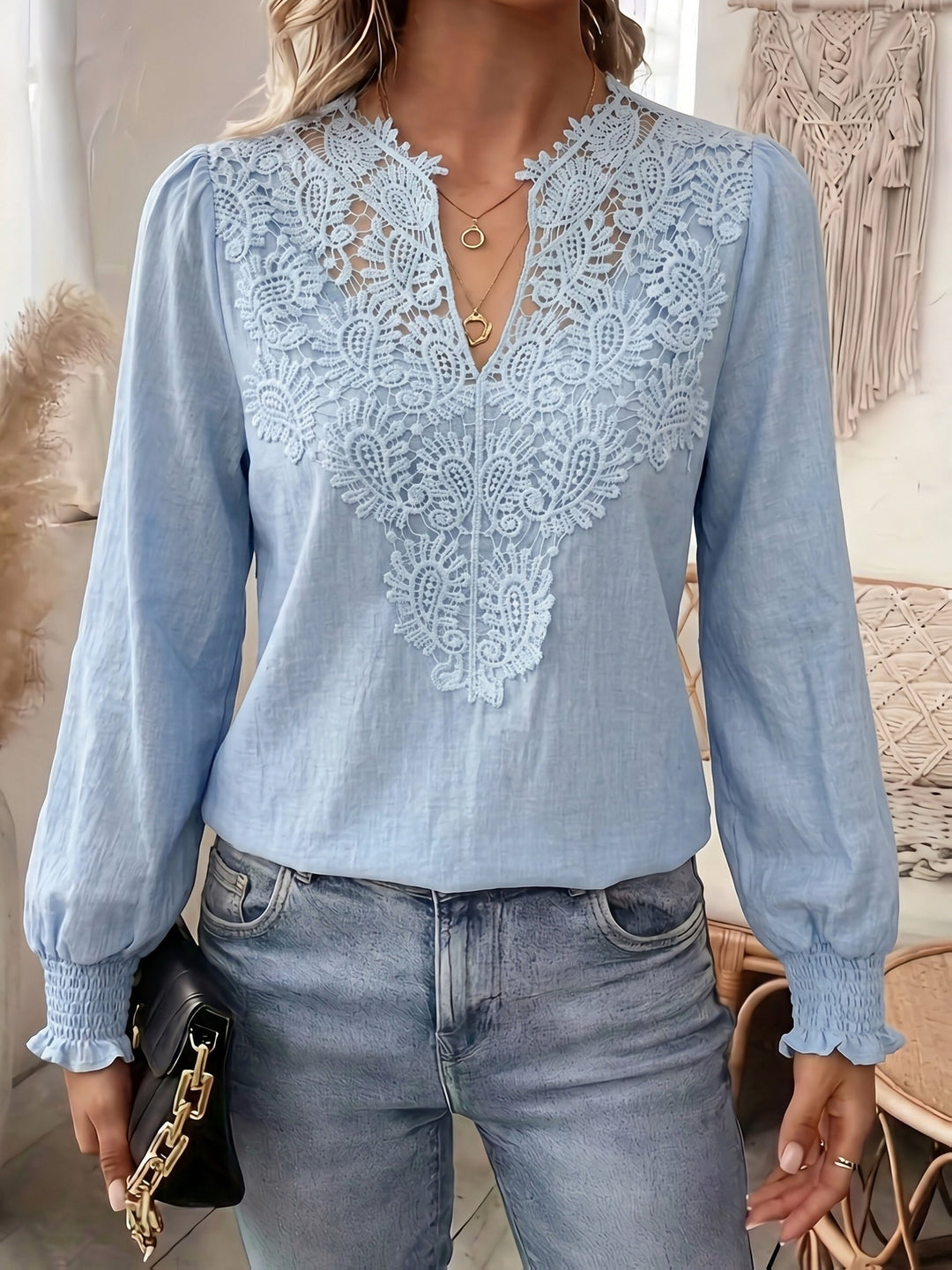 Harriet | Raffinerad Blus med Spetsdetaljer