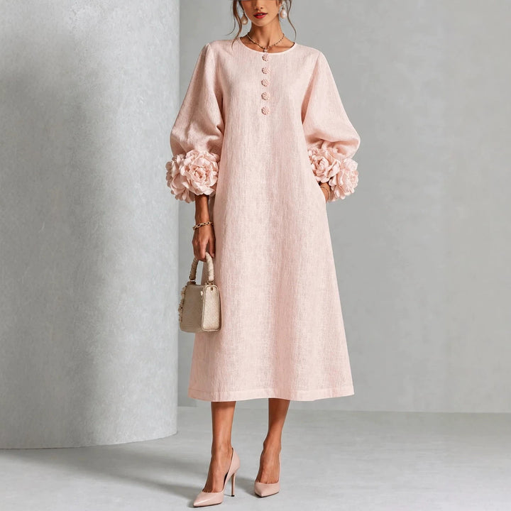A-linjeklänning med puffärmar och blomdetaljer i fransk stil