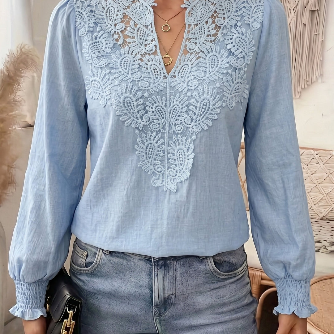 Harriet | Raffinerad Blus med Spetsdetaljer