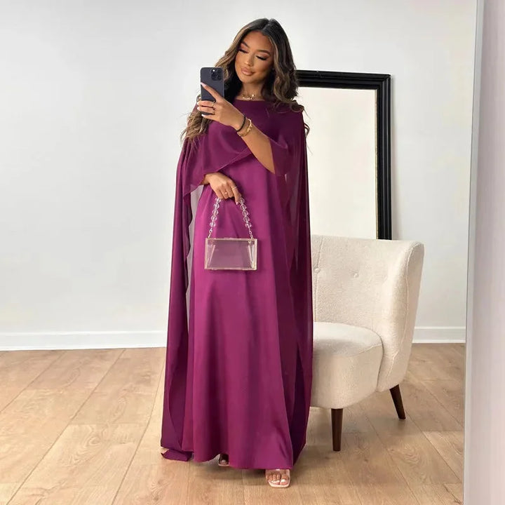 Rhianna | Stilren Lång Cape Maxiklänning