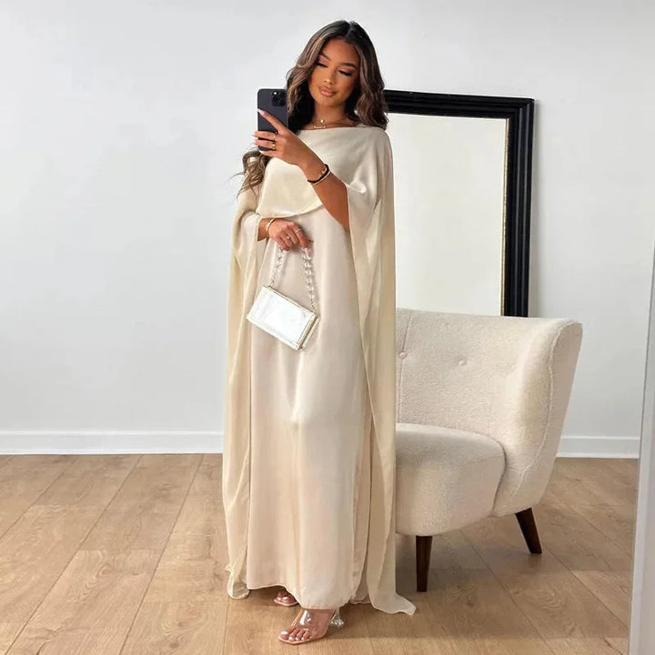 Rhianna | Stilren Lång Cape Maxiklänning