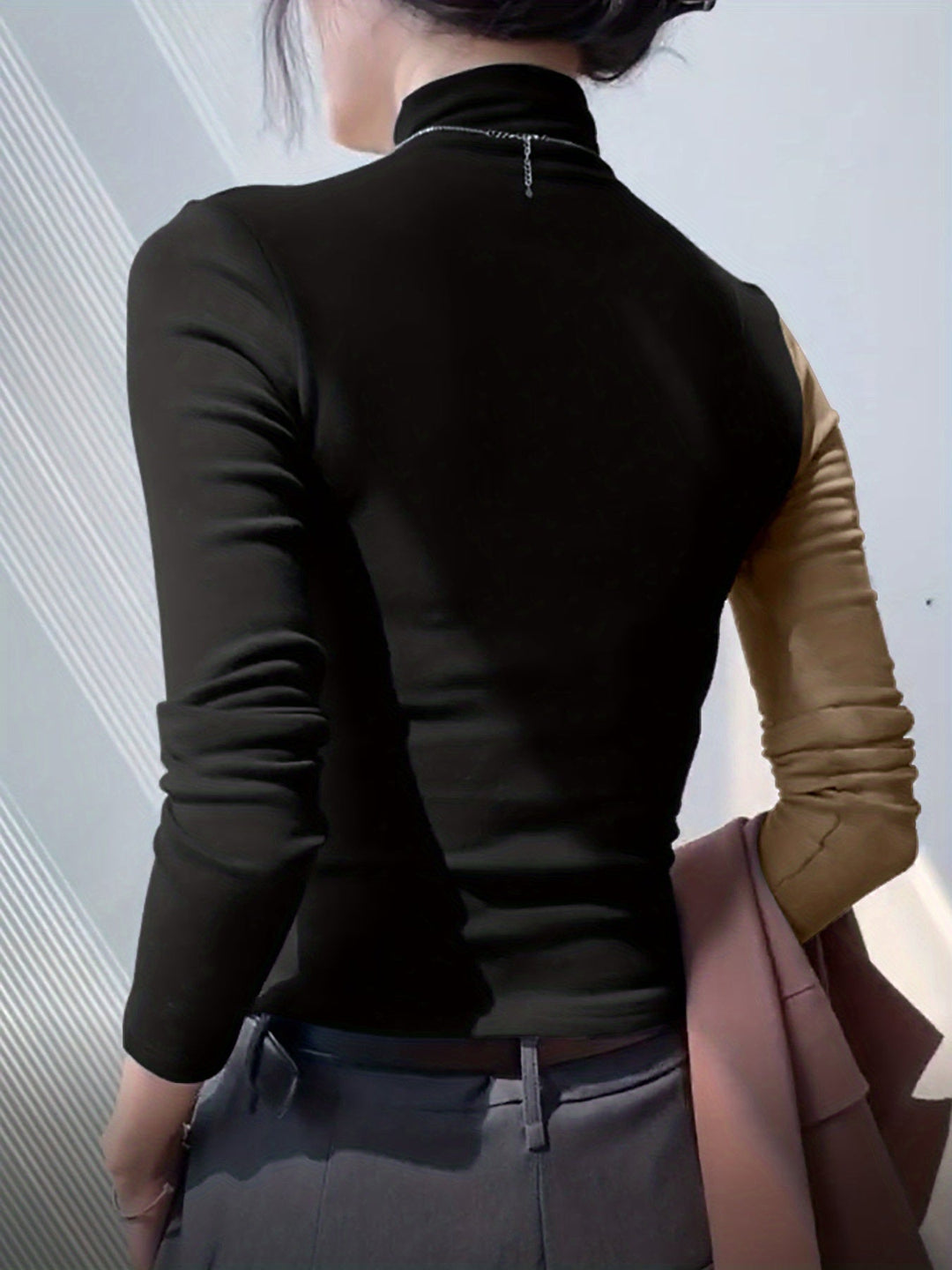 Suzanne | Färgblock Mock Neck Top