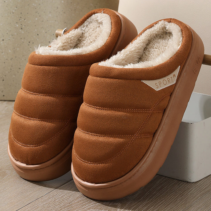 Mysiga tofflor i mocka med plyschfoder och tjock sula
