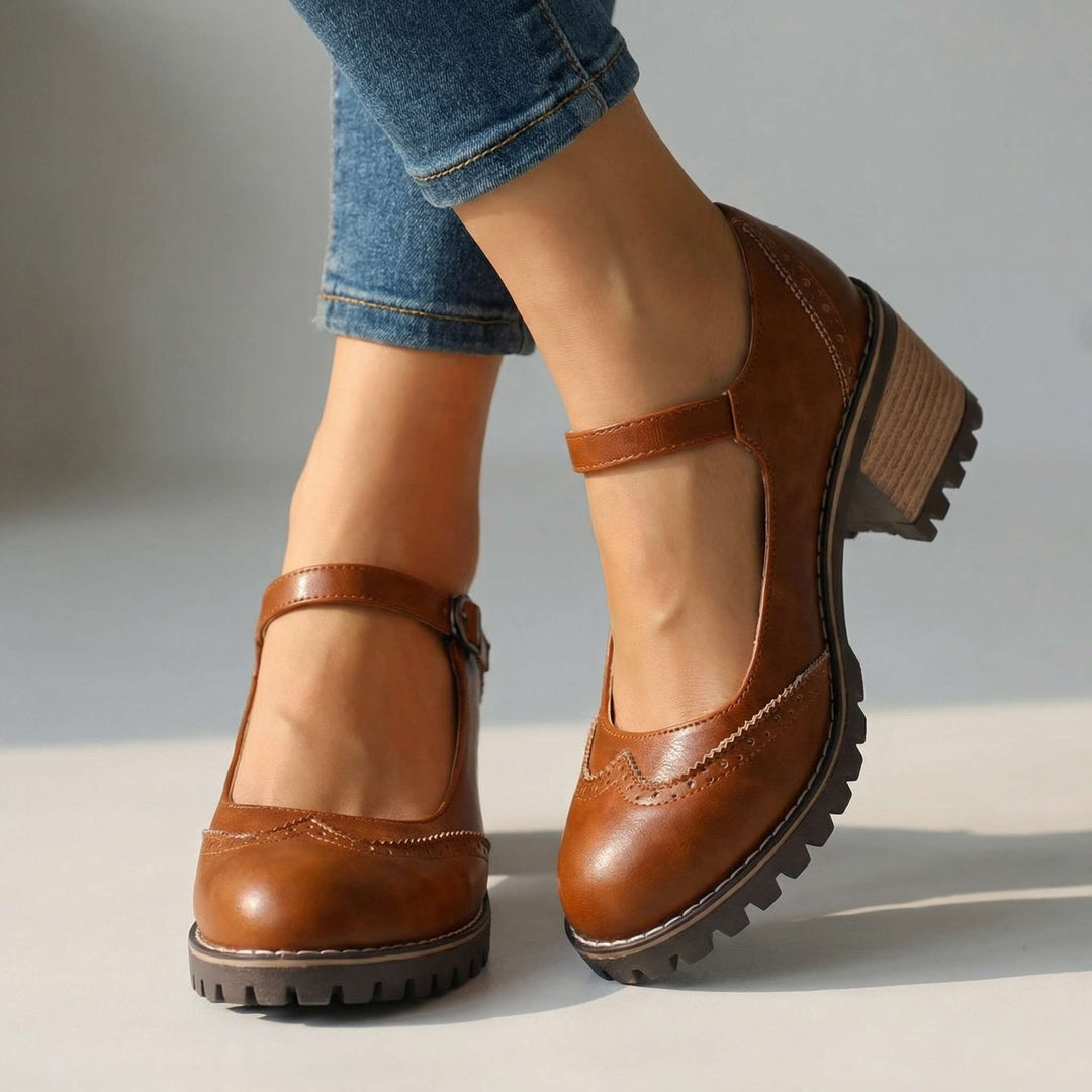 Darcy | Klassiska T-Strap Stängda Tåklackar