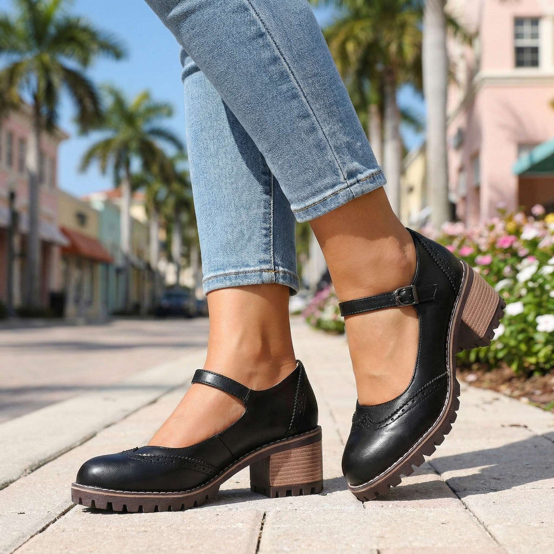 Darcy | Klassiska T-Strap Stängda Tåklackar