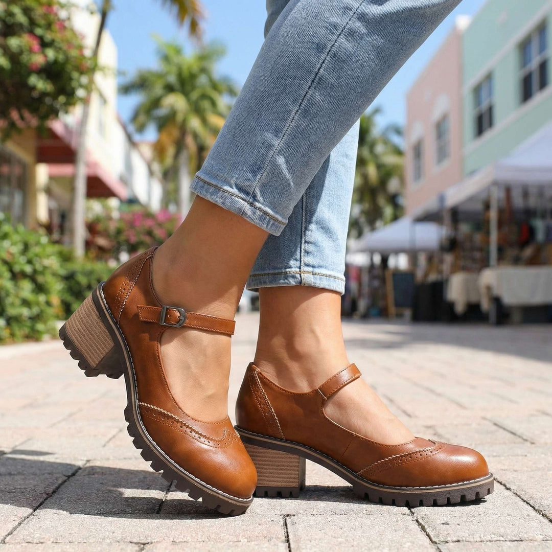 Darcy | Klassiska T-Strap Stängda Tåklackar